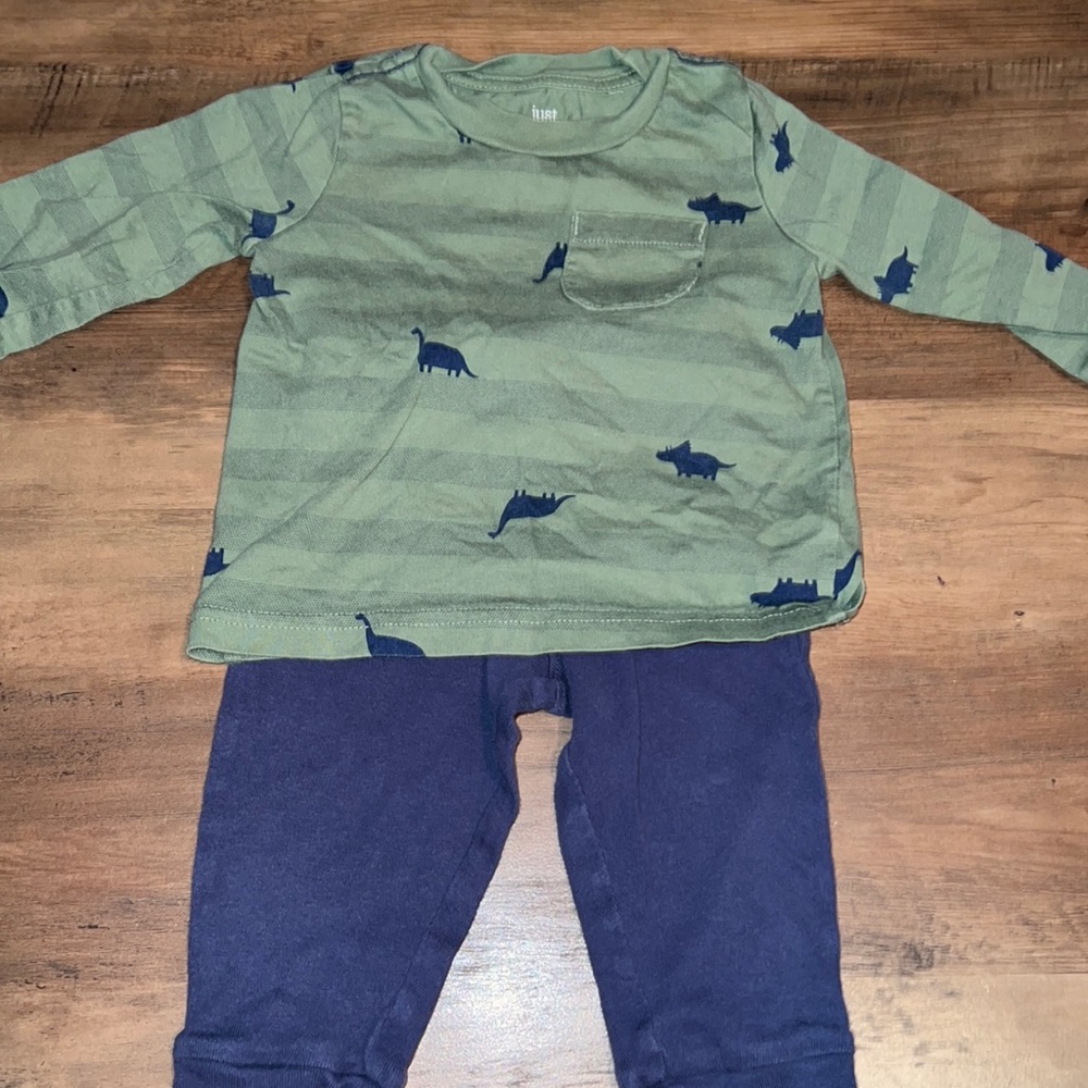 Carter’s Just one you outfit 9 months